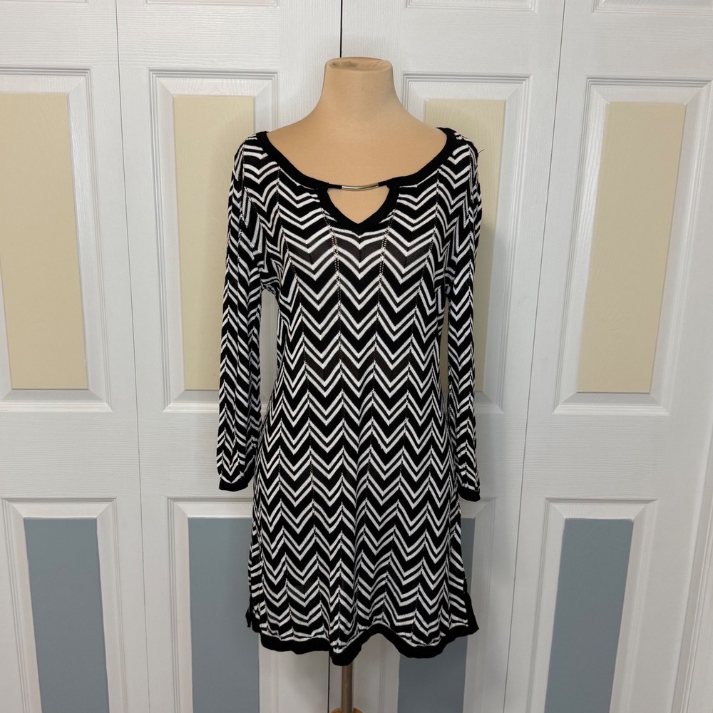 White House Black Market‎ Chevron Zigzag Knit Dress Black White Keyhole Medium